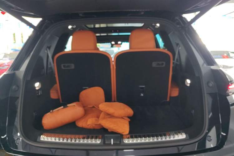 Used Li Auto L8 2023 Pro Model Trunk
