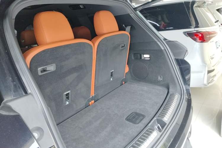 Used Li Auto L8 2023 Pro Model Trunk