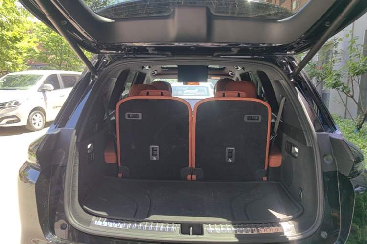 Used Li Auto L8 2023 Max model Trunk