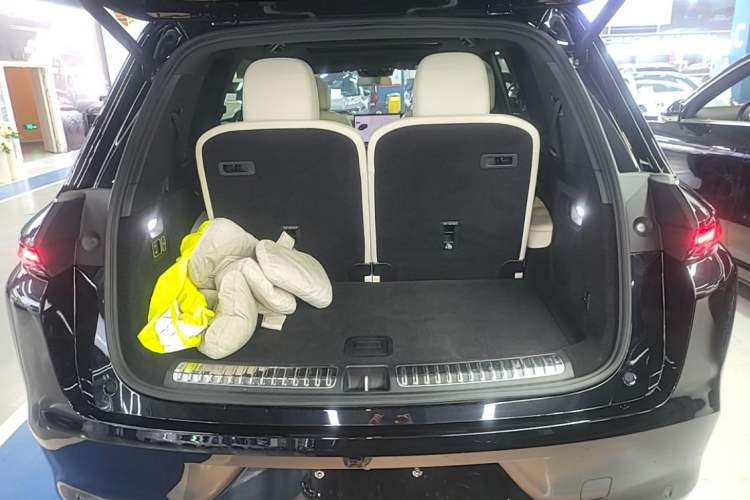 Used Li Auto L8 2023 Pro Model Trunk