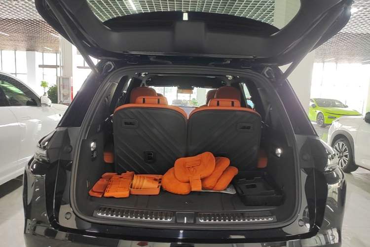 Used Li Auto L8 2023 Pro Model Trunk