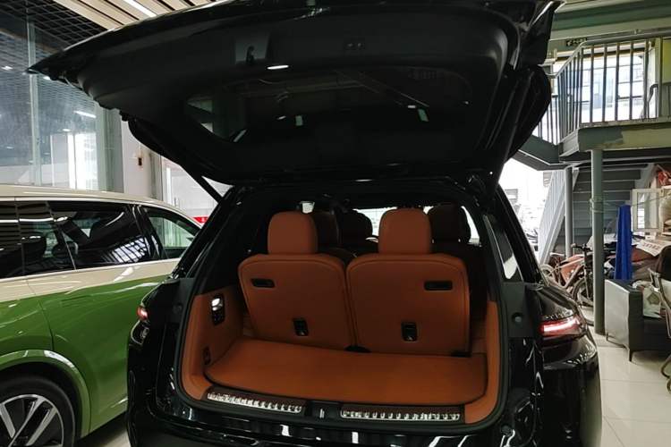 Used Li Auto L8 2023 Pro Model Trunk