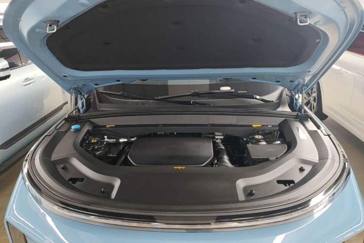 Used Li Auto L8 2023 Pro Model Engine Bay