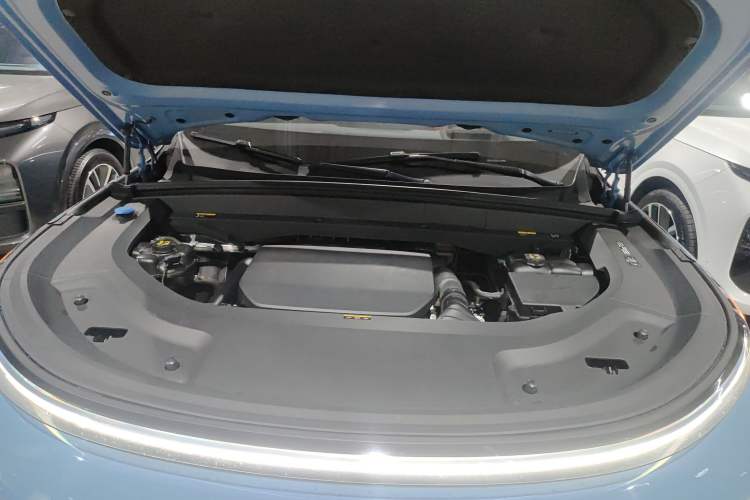 Used Li Auto L8 2023 Pro Model Engine Bay
