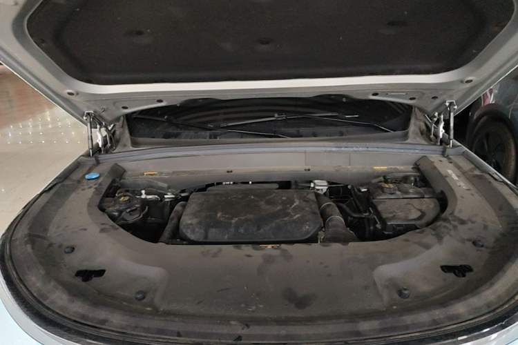 Used Li Auto L8 2023 Pro Model Engine Bay