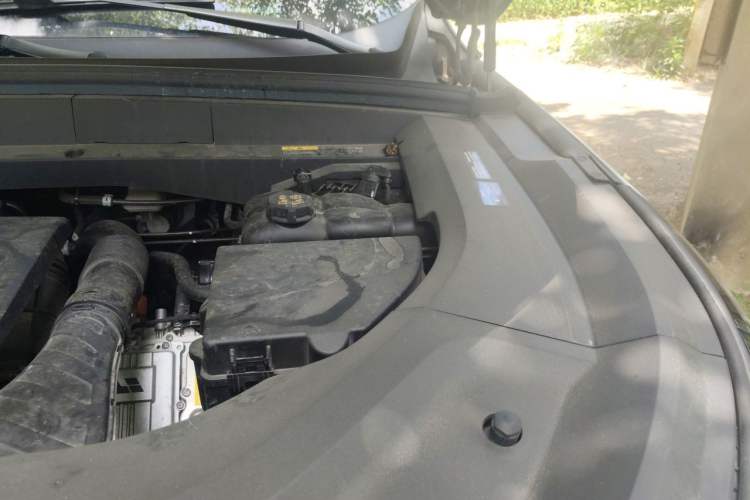 Used Li Auto L8 2023 Pro Model Engine Bay Left