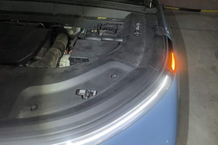 Used Li Auto L8 2023 Pro Model Engine Bay Left
