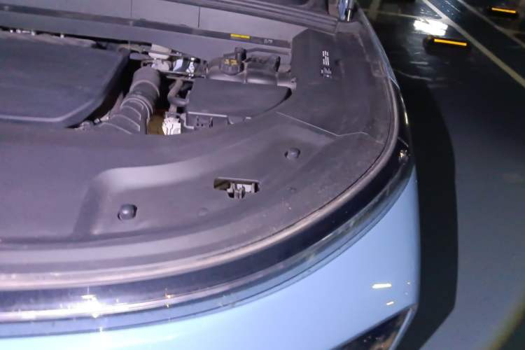 Used Li Auto L8 2023 Max model Engine Bay Left
