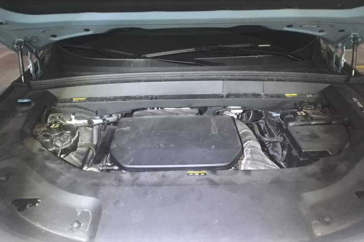 Used Li Auto L8 2023 Pro Model Engine Bay