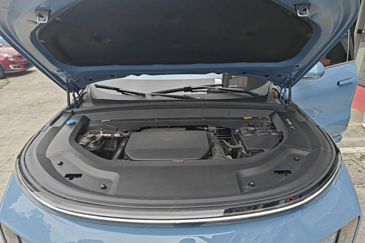 Used Li Auto L8 2023 Pro Model Engine Bay