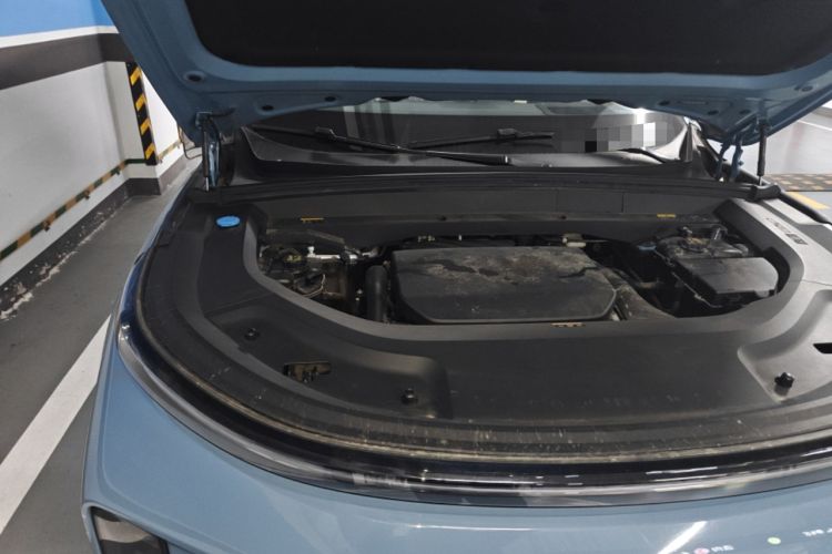 Used Li Auto L8 2023 Pro Model Engine Bay Right