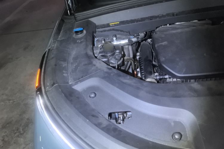 Used Li Auto L8 2023 Pro Model Engine Bay Right