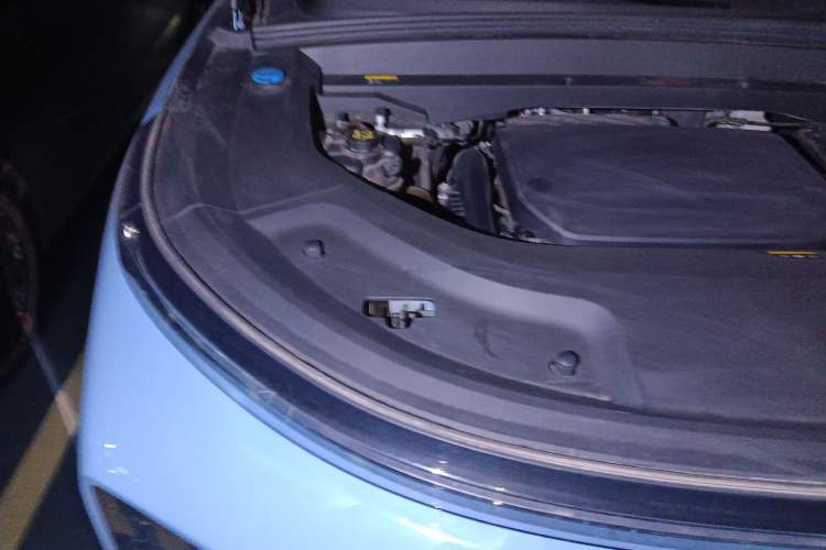 Used Li Auto L8 2023 Max model Engine Bay Right