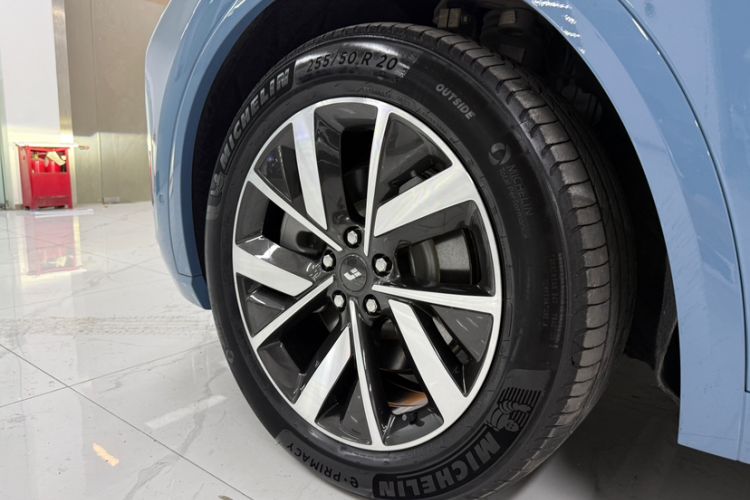 Used Li Auto L8 2023 Pro Model Exterior 2