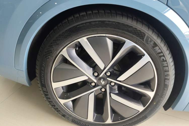 Used Li Auto L8 2023 Max model Exterior 4
