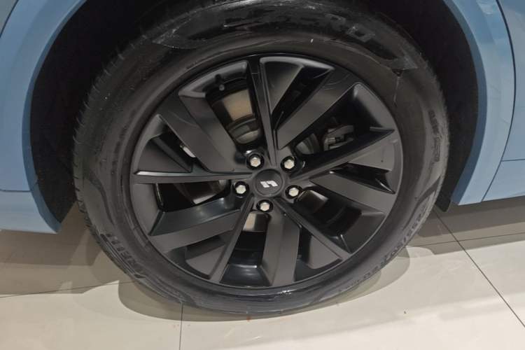 Used Li Auto L8 2023 Pro Model Exterior 5