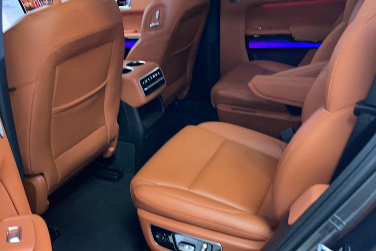 Used Li Auto L8 2023 Pro Model Interior 1