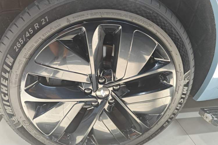 Used Li Auto L8 2023 Max model Left Front Wheel Hub