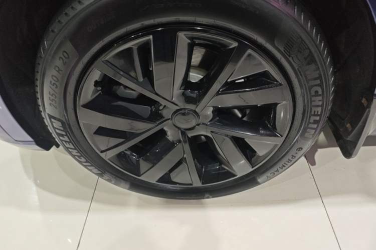 Used Li Auto L8 2023 Pro Model Left Front Wheel Hub