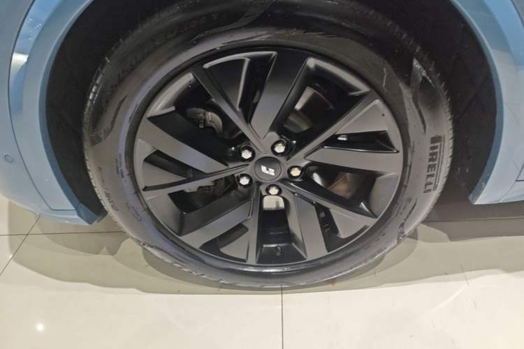 Used Li Auto L8 2023 Pro Model Left Front Wheel Hub