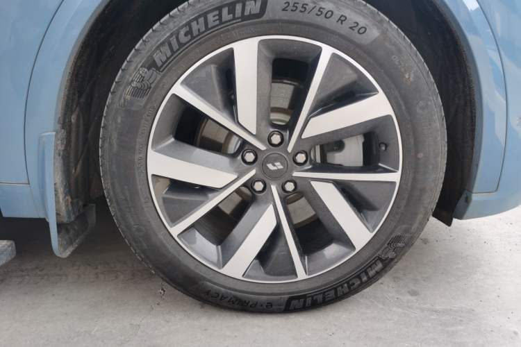 Used Li Auto L8 2023 Max model Right Front Wheel Hub