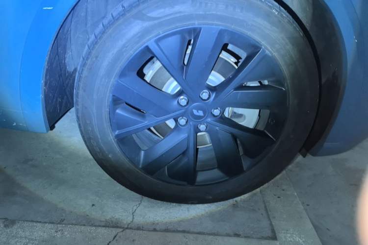 Used Li Auto L8 2023 Pro Model Right Front Wheel Hub
