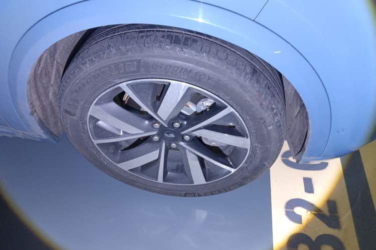 Used Li Auto L8 2023 Max model Right Front Wheel Hub