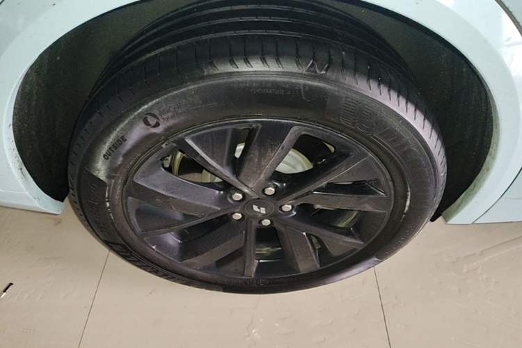 Used Li Auto L8 2023 Pro Model Right Rear Wheel Hub