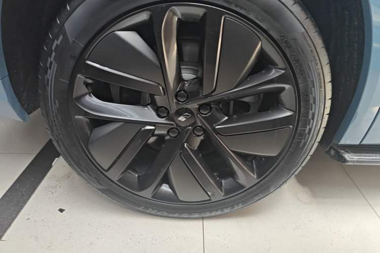 Used Li Auto L8 2023 Max model Right Rear Wheel Hub