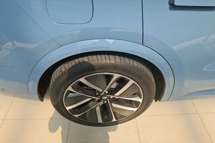 Used Li Auto L8 2023 Max model Right Rear Wheel Hub