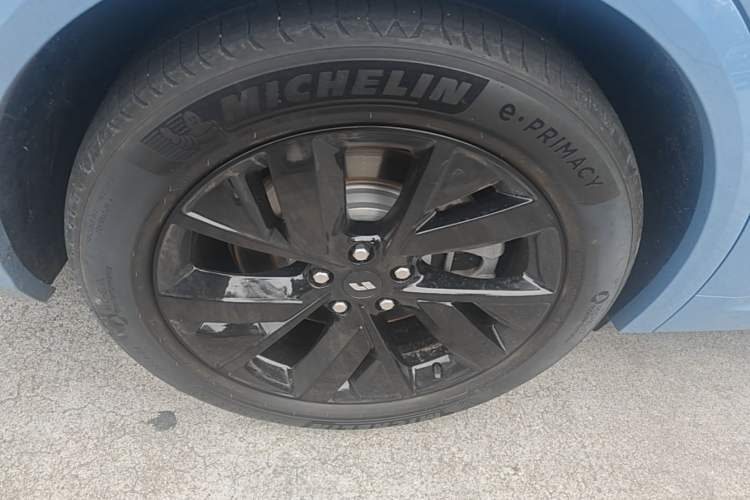 Used Li Auto L8 2023 Pro Model Right Rear Wheel Hub