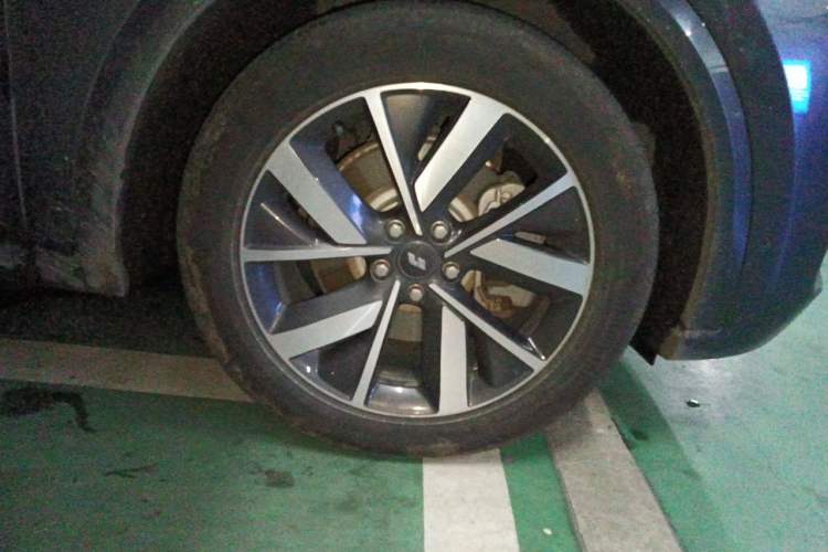 Used Li Auto L8 2023 Pro Model Right Front Wheel Hub