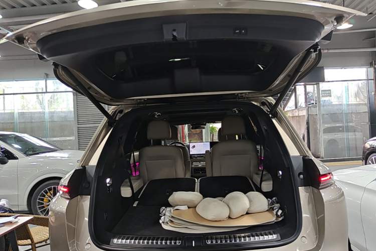 Used Li Auto L8 2023 Pro Model Trunk