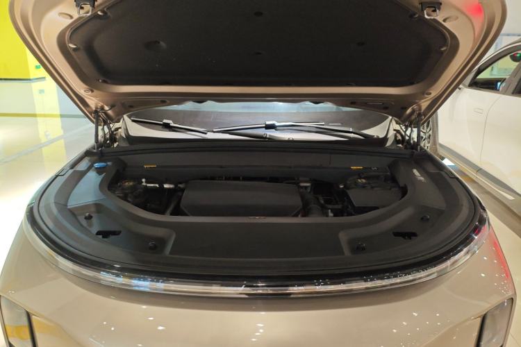 Used Li Auto L8 2023 Pro Model Engine Bay
