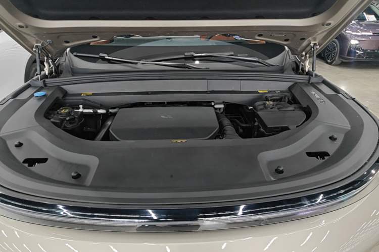 Used Li Auto L8 2023 Pro Model Engine Bay