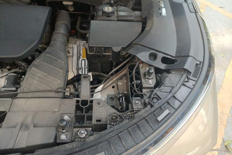 Used Li Auto L8 2023 Pro Model Engine Bay Left