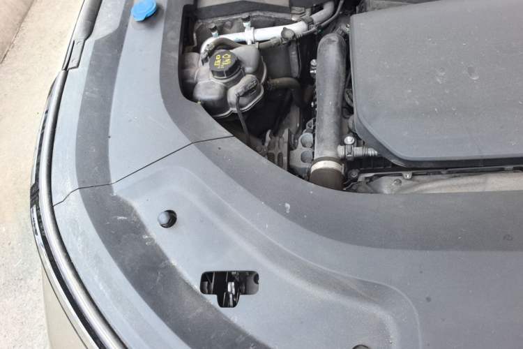 Used Li Auto L8 2023 Pro Model Engine Bay Right