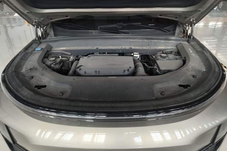 Used Li Auto L8 2023 Pro Model Engine Bay