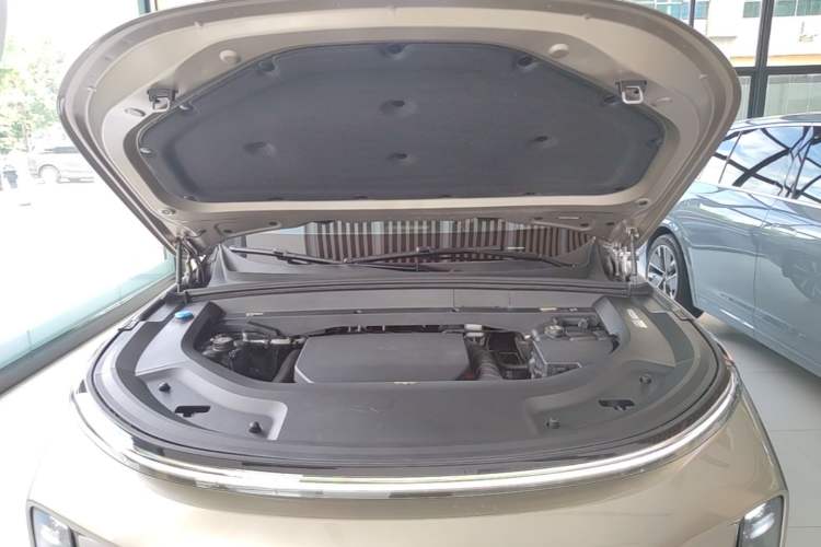 Used Li Auto L8 2023 Pro Model Engine Bay
