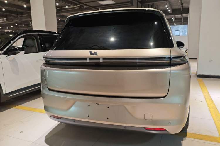 Used Li Auto L8 2023 Pro Model Exterior 4