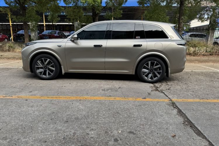 Used Li Auto L8 2023 Pro Model Exterior 4
