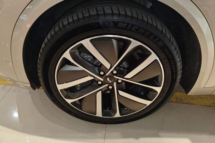 Used Li Auto L8 2023 Pro Model Exterior 7