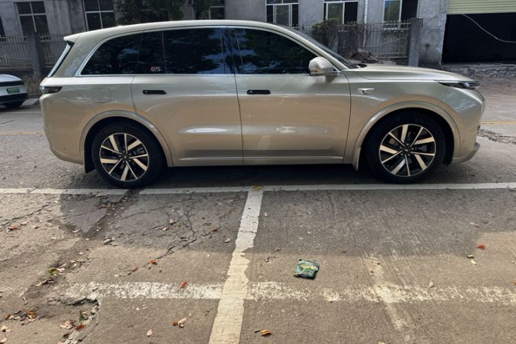 Used Li Auto L8 2023 Pro Model Exterior 7