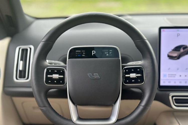 Used Li Auto L8 2023 Max model Interior 1