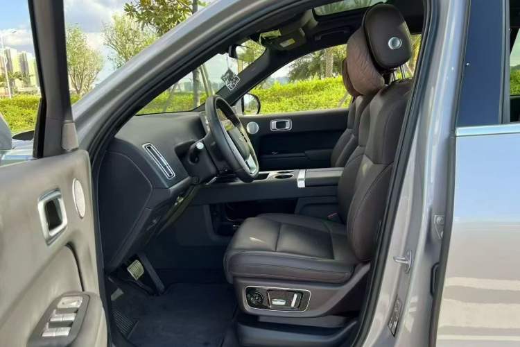 Used Li Auto L8 2023 Pro Model Interior 2