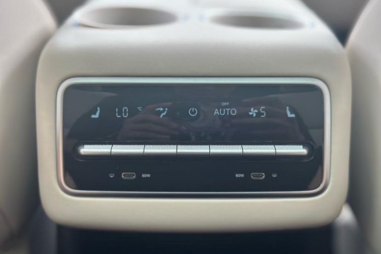 Used Li Auto L8 2023 Max model Interior 4