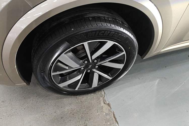 Used Li Auto L8 2023 Pro Model Left Front Wheel Hub