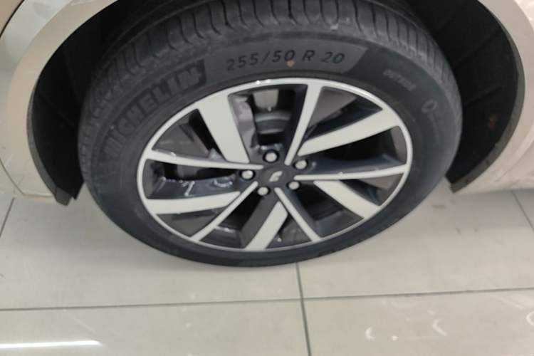 Used Li Auto L8 2023 Max model Left Front Wheel Hub