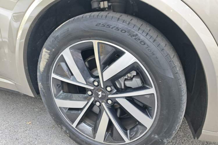 Used Li Auto L8 2023 Max model Right Front Wheel Hub