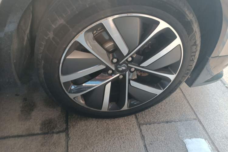 Used Li Auto L8 2023 Max model Right Front Wheel Hub